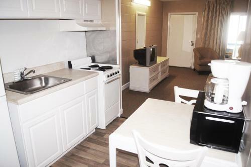 Polynesian Oceanfront Motel