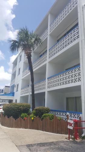 Polynesian Oceanfront Motel