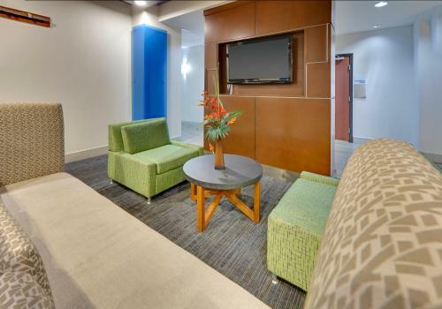 Holiday Inn Express Hotel & Suites Denton