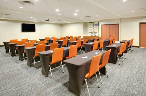 Holiday Inn Express Hotel & Suites Denton