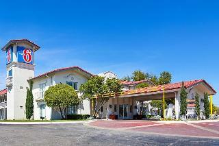 Motel 6 Dallas Market Center