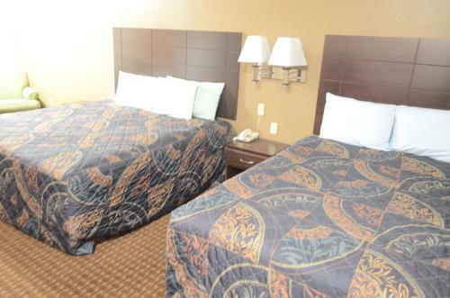 Motel Budget Host Inn & Suites