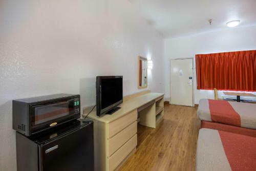 Motel 6 Humble