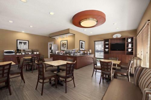 Hotel Baymont By Wyndham Lewisville