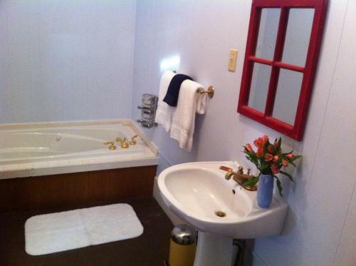 Posada Brooks House Suites