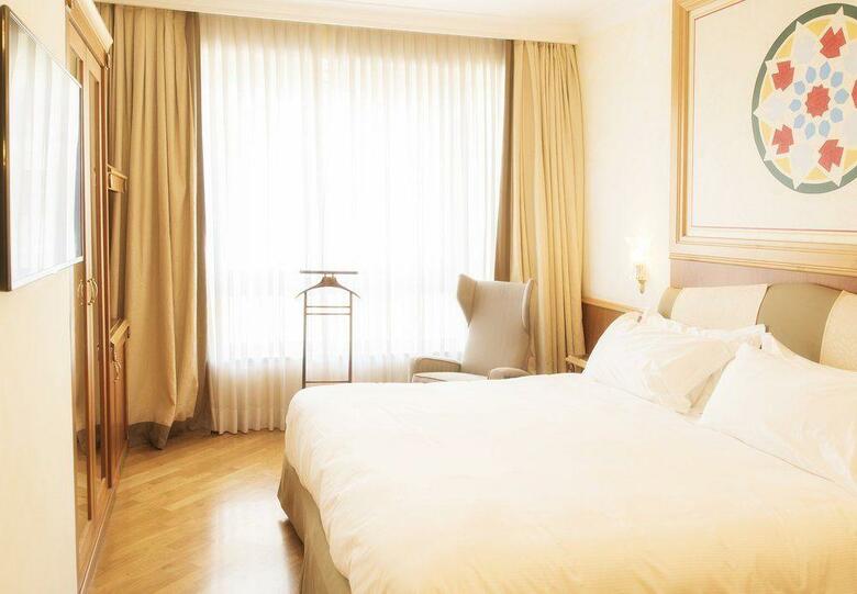 Renaissance Naples Hotel Mediterraneo