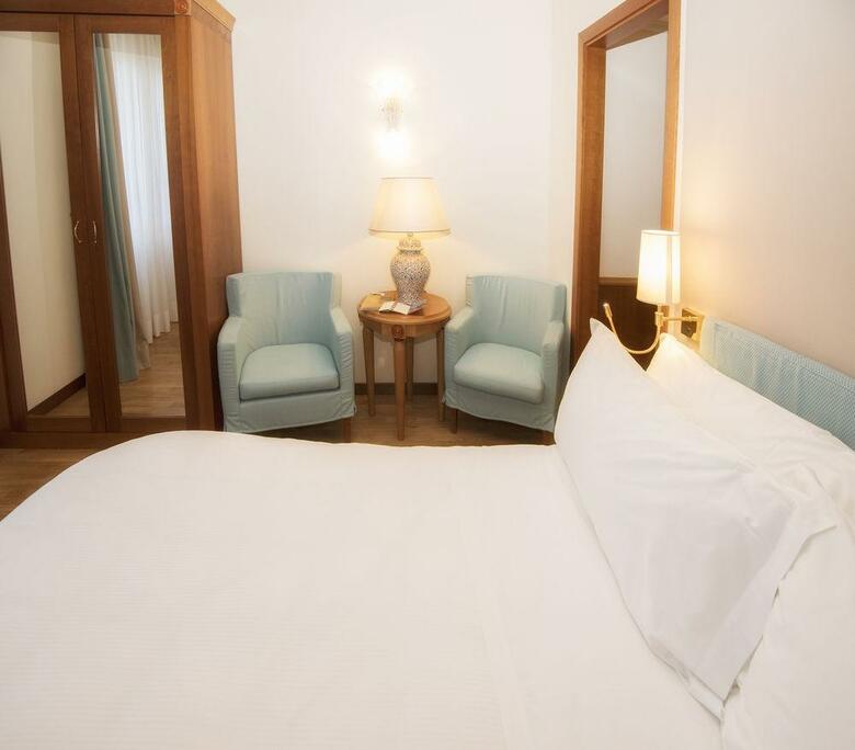 Renaissance Naples Hotel Mediterraneo