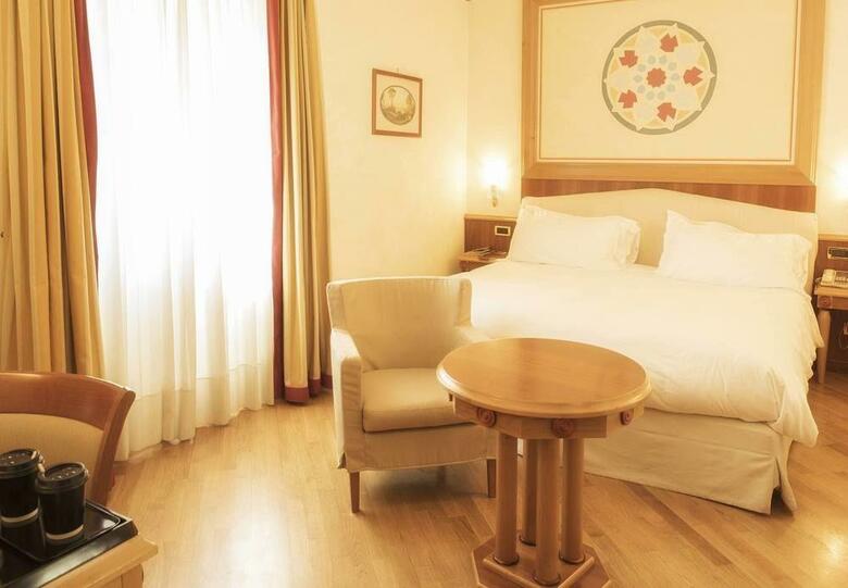 Renaissance Naples Hotel Mediterraneo
