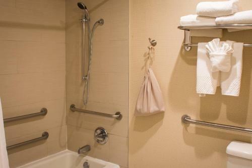Hotel Doubletree By Hilton Midland Plaza
