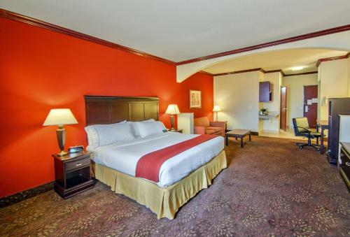 Holiday Inn Express Hotel & Suites Terrell