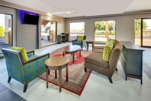 Hotel Baymont By Wyndham Terrell
