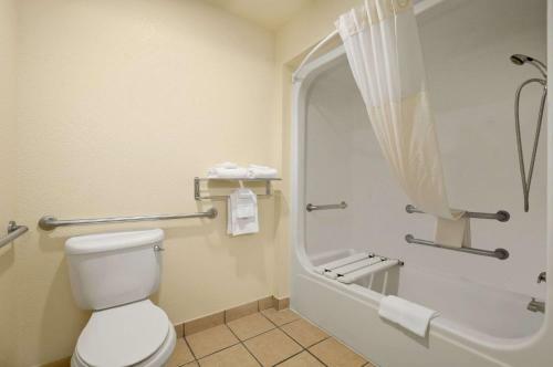 Hotel Days Inn & Suites North Stone Oak