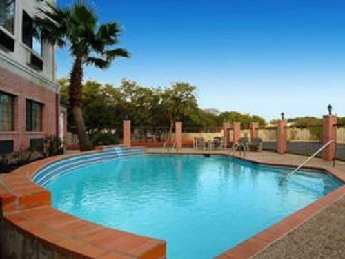 Hotel Days Inn & Suites North Stone Oak