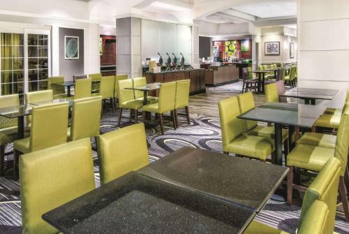 Hotel La Quinta By Wyndham San Antonio Riverwalk