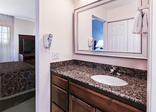 Hotel Staybridge Suites Fiesta San Antonio