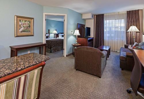 Hotel Staybridge Suites Fiesta San Antonio