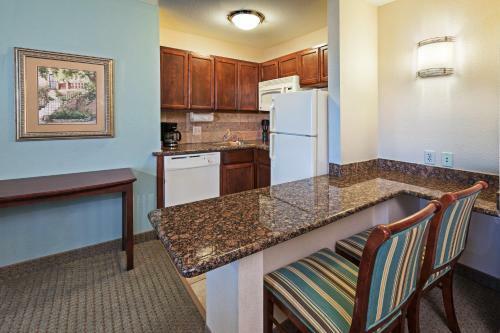 Hotel Staybridge Suites Fiesta San Antonio