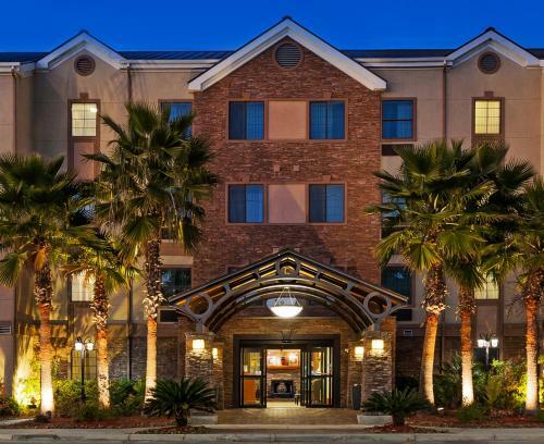 Hotel Staybridge Suites Fiesta San Antonio
