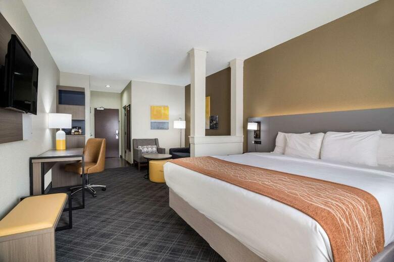 Hotel Comfort Inn & Suites