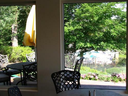 Hotel River Terrace Inn