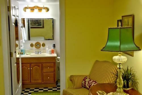 Bed & Breakfast Big Yellow Inn