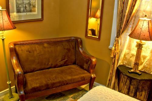 Bed & Breakfast Big Yellow Inn