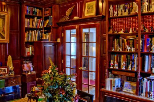 Bed & Breakfast Big Yellow Inn