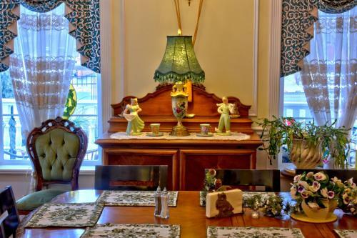 Bed & Breakfast Big Yellow Inn