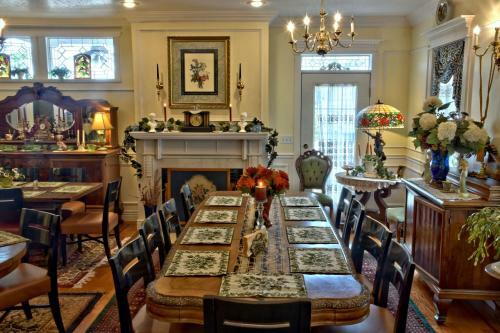 Bed & Breakfast Big Yellow Inn