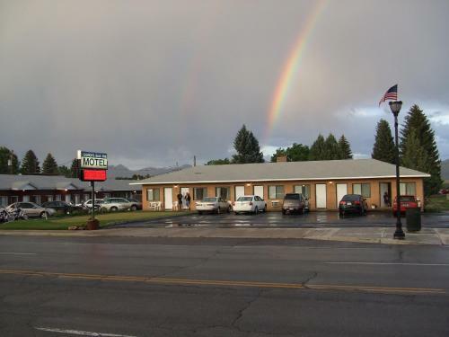 Blue Pine Motel