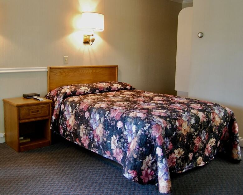 T-bird Motor Inn