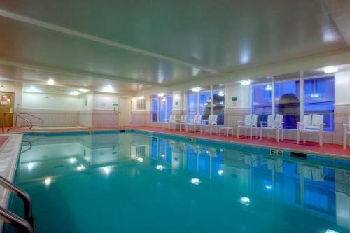 Hotel Country Inn & Suites Chester