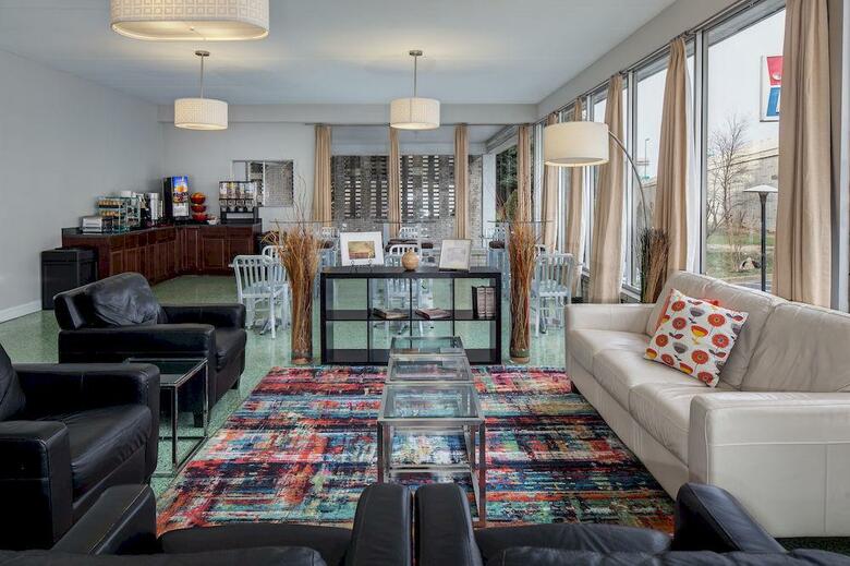 Americana Hotel