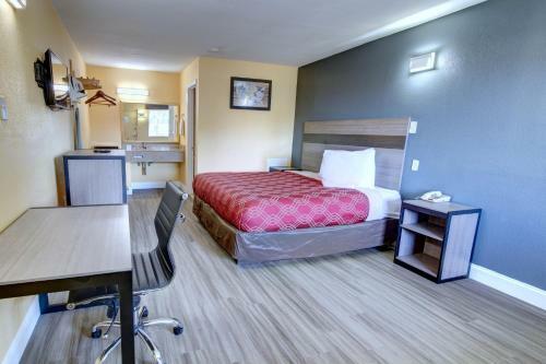 Hotel Econo Lodge At Military Circle