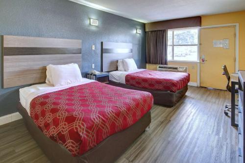 Hotel Econo Lodge At Military Circle