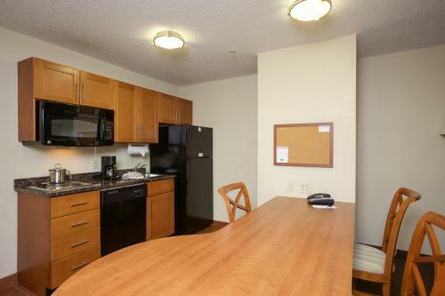 Hotel Candlewood Suites Richmond Airport