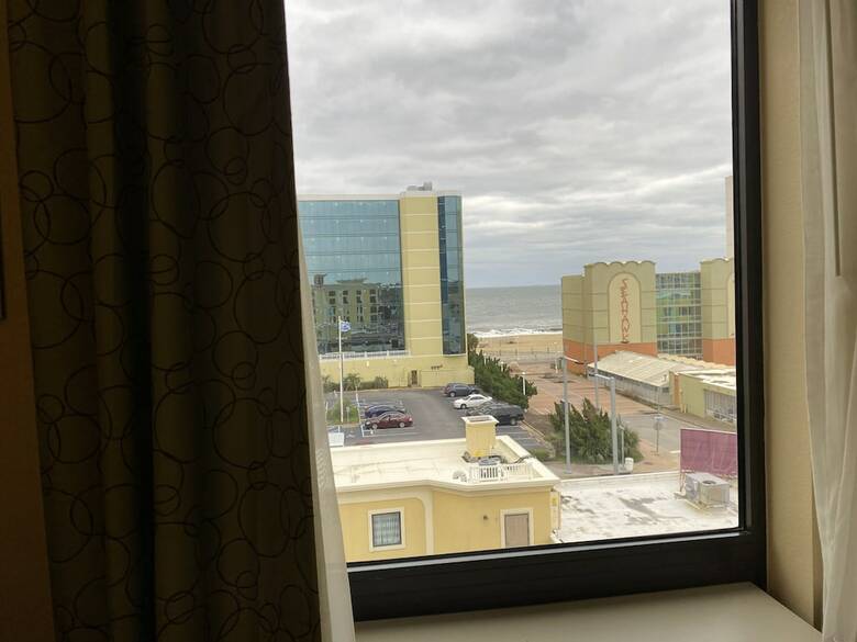 Hotel Clarion Inn & Suites Virginia Beach