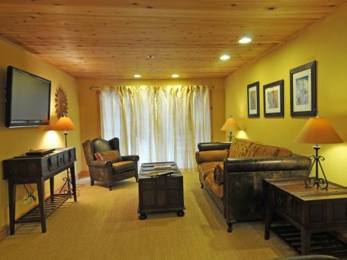 Posada Treasure Mountain Inn