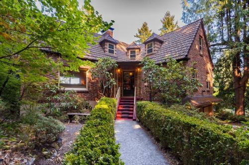 Oyster Bay Manor