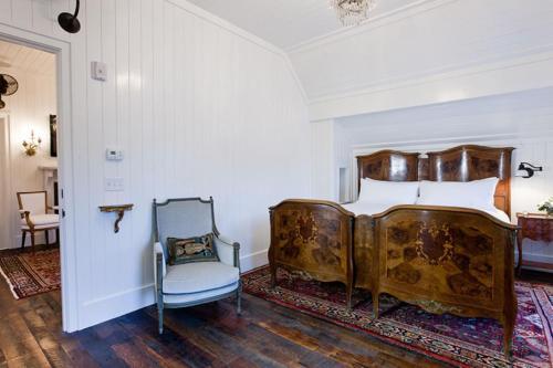 Washington School House Hotel