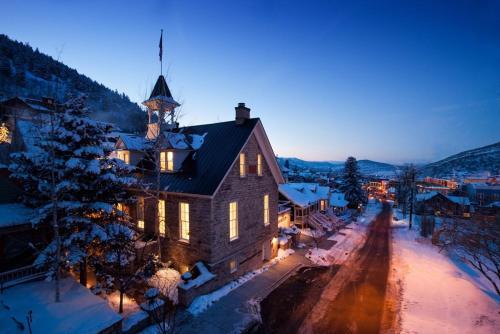 Washington School House Hotel