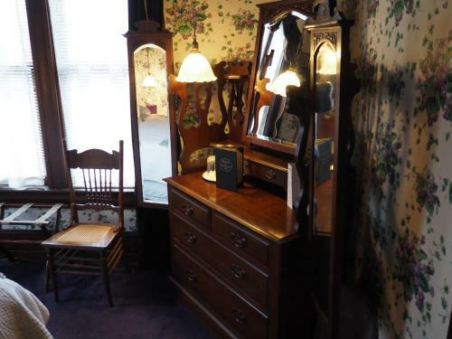 Bed & Breakfast Old Consulate Inn
