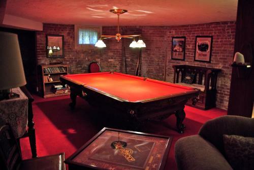 Bed & Breakfast Old Consulate Inn