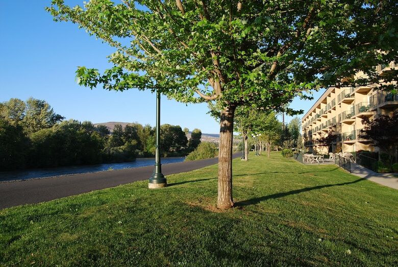 Hotel Oxford Suites Yakima