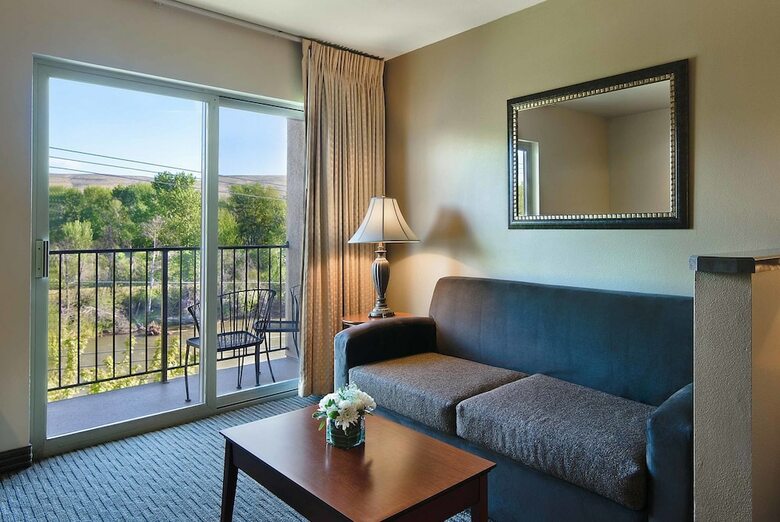Hotel Oxford Suites Yakima
