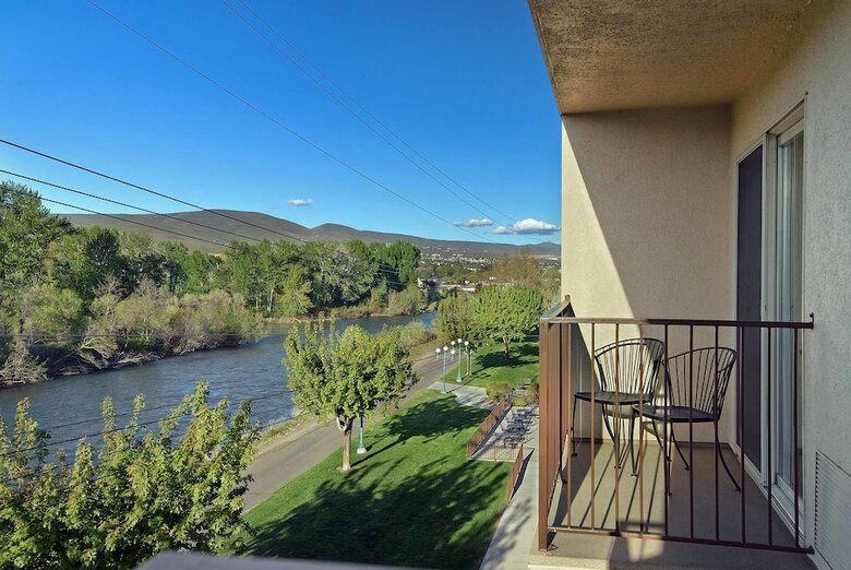 Hotel Oxford Suites Yakima