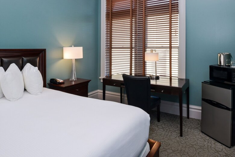 Montvale Hotel