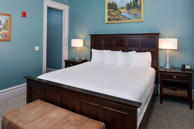 Montvale Hotel