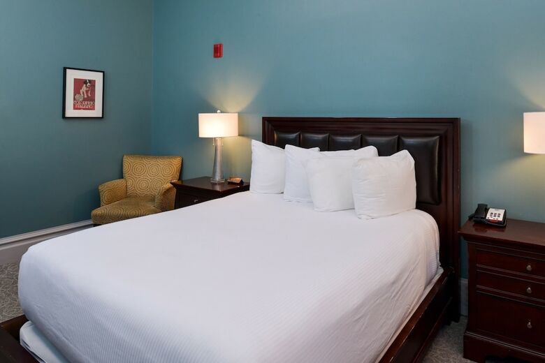 Montvale Hotel