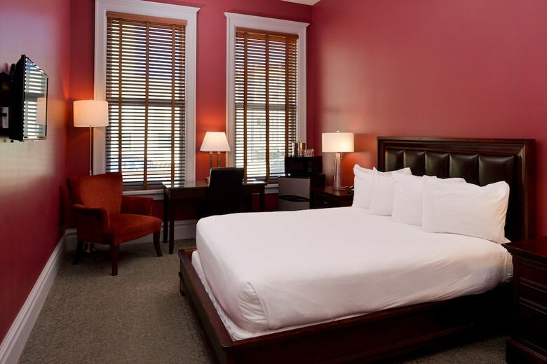 Montvale Hotel